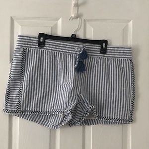 Vineyard Vines women’s shorts! Size XL!